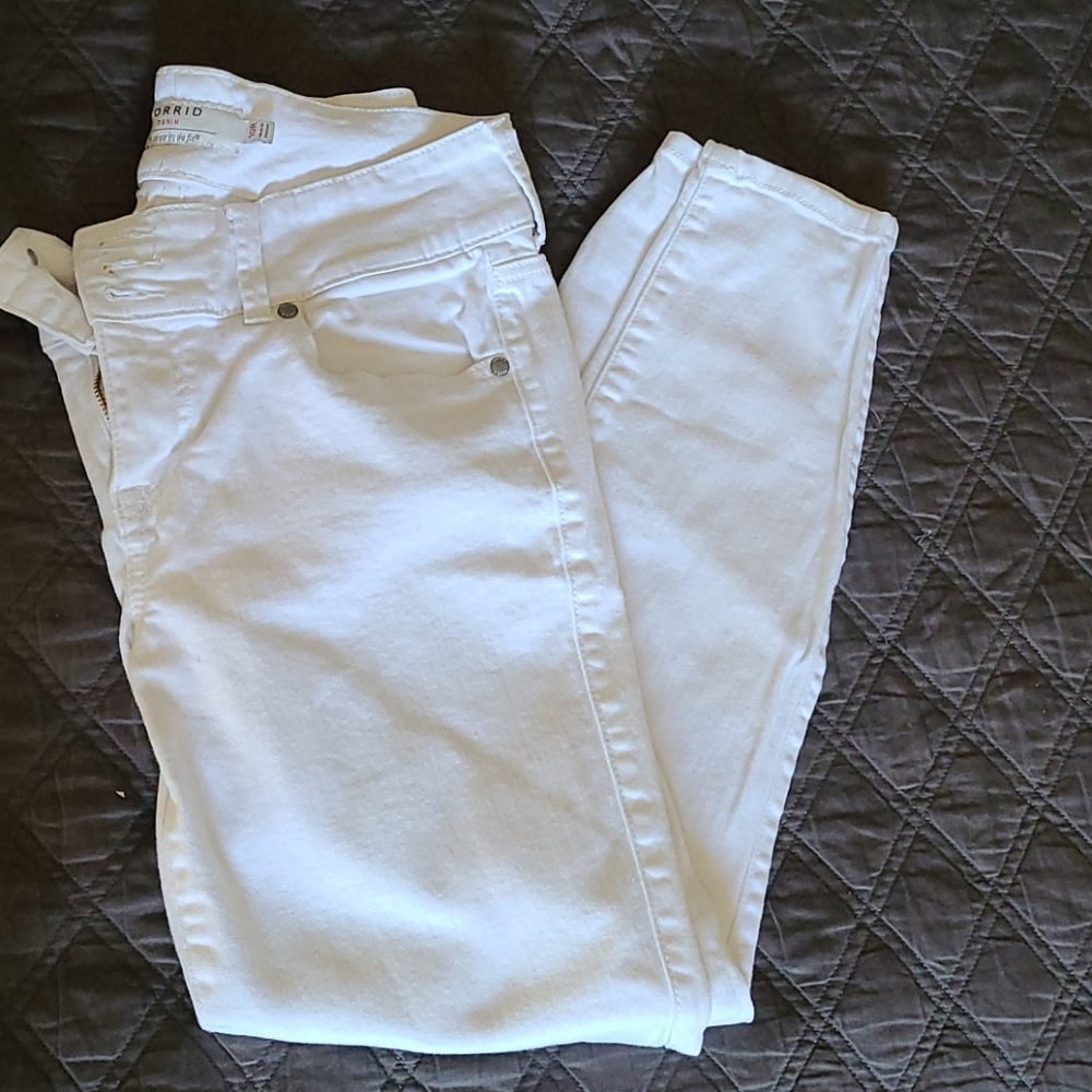 White skinny jeans